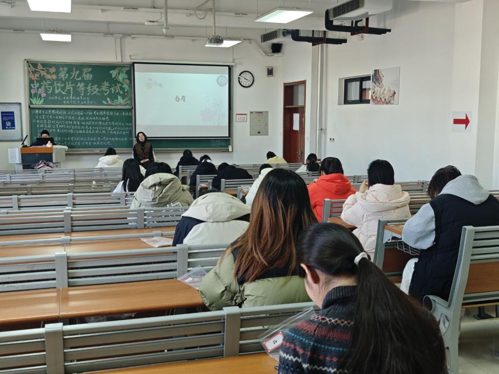 专业化的考核形式夯实学子专业根基