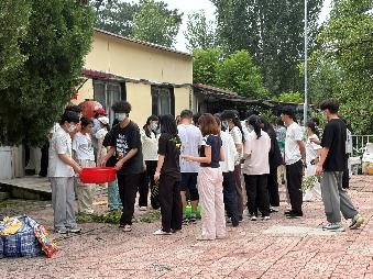 参赛小组深度剖析植物形态特征与药用价
