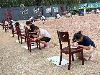 授予荣誉证书并筛选出优质标本作品